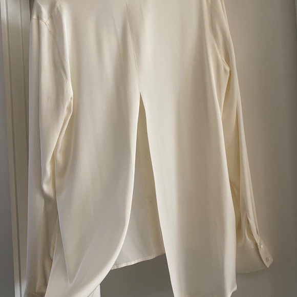 Creamy white colored Silk blouse with peekaboo back - Picture 5 of 6